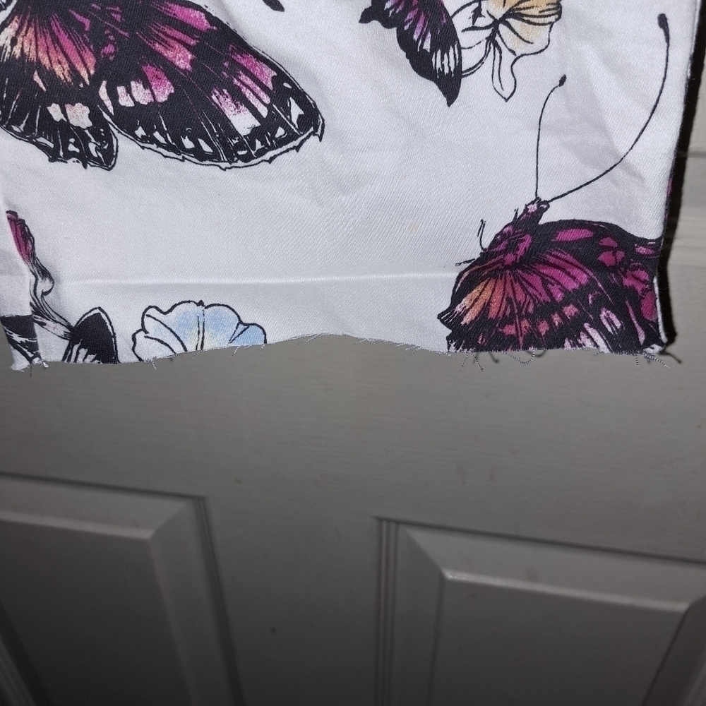 V.I.P butterfly Capris - Picture 4 of 7